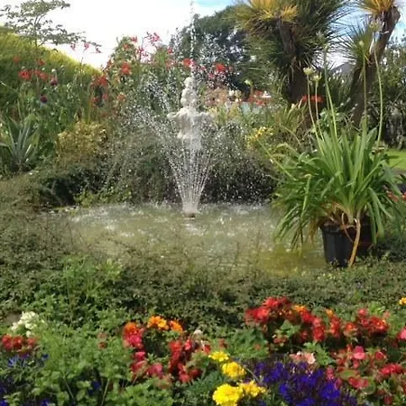 Granville House And Gardens Bed & Breakfast 3*